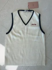 新品) ミュウミュウ カシミア ニット ベスト 36のサムネイル