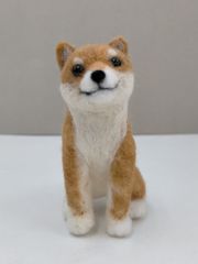 柴犬 赤毛 お座りポーズ 羊毛フェルトフィギュア - メルカリ