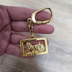Celine セリーヌ 麻 馬車 キーホルダー GOLDのサムネイル