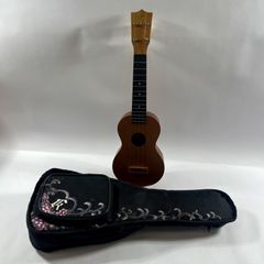 Famous FS-1 Soprano Ukulele, Stringed Instrument, Case Included, Hobby/Musical Instrument, Junk Item