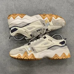 240 FILA フィラ スニーカーのサムネイル