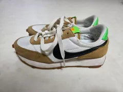 NIKE ナイキ デイブレイク 230 サイズ 出品のサムネイル