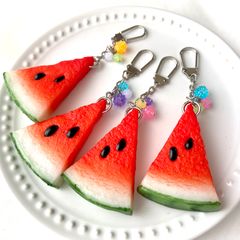 レジンシャカシャカキーホルダー スイカ ハンドメイド - メルカリ