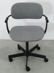 【未使用】ITOKI バーテブラ03チェア 4本脚　KG-845CD-G1L2 未使用】ITOKI バーテブラ03チェア 4本脚 KG-845CD-G1L2 - メルカリ
