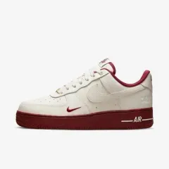 一回着用 NIKE エアフォース 1 07 SE 40周年 フォース チーム レッド 240のサムネイル