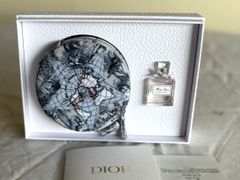 希少限定品】Dior クリスタル ボレアル リップグロスペンダント - メルカリ