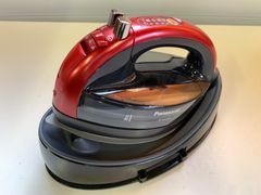 新品 Panasonic コードレススチームアイロン NI-WL707-P - メルカリ