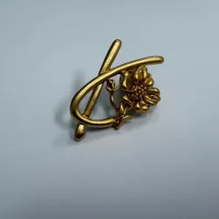 【アクセサリー】KENZO　ケンゾー　ブローチ　花　ゴールド　フラワー　刻印　アクセサリーのサムネイル