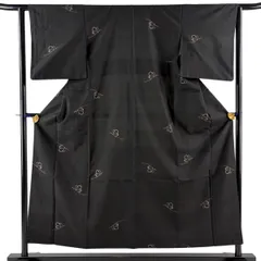 大島紬 身丈153cm 裄丈61.5cm S 袷 純泥染 証紙 蝶 墨色 正絹 秀品 【中古】のサムネイル
