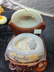 774g水草アゲート瑪瑙聚宝盆水晶クラスター 木製彫刻台付寸法記載 金運