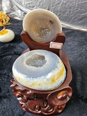 1003g金帯水草アゲート瑪瑙聚宝盆水晶クラスター彫刻木台付寸法記載金運開運置物 774g水草アゲート瑪瑙聚宝盆水晶クラスター 木製彫刻台付寸法記載 金運