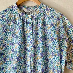 【Maker's Shirt Kamakura　鎌倉シャツ】 リバティ　Lilibet 　リリベット柄　伸縮性素材（天竺ニット）ブラウス  サイズフリー　2025年　日本製のサムネイル
