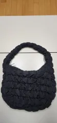 COS キルティング クラウドバッグ ブラック ( 32 * 20 )のサムネイル