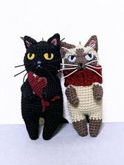 【餅が好き様ご依頼品】シャム猫さんと黒猫さんのあみぐるみキーホルダー 餅が好き様ご依頼品】シャム猫さんと黒猫さんのあみぐるみキーホルダー