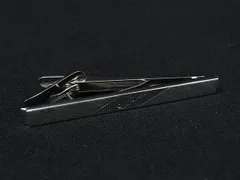 ■美品■ pierre cardin ピエールカルダン ネクタイピン タイクリップ アクセサリー ビジネス 紳士 メンズ シルバー系 DP1350のサムネイル