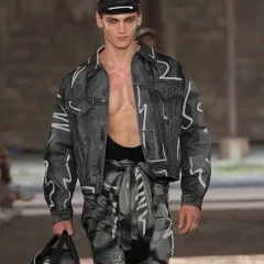 モスキーノ 23SS RUNWAY コレクション デニムジャケットのサムネイル