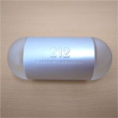 キャロライナヘレラ 212 100ml 右側は未使用 左側は数回プッシュぐらい