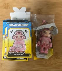 POP MART Molly Hugging 1/8 フィギュア - メルカリ
