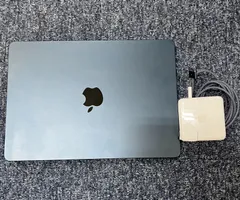 中古品　MacBook Air M2 2022 13.6インチ 16GB 512GB ミッドナイトのサムネイル