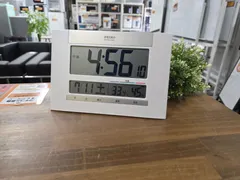 【SEIKO・美品】セイコー 電波デジタル置き時計 温度・湿度計付きのサムネイル