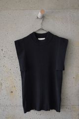 佐藤佳菜子【SLONE／boutique310】肩で魅せるノースリーブニット黒