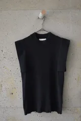 クラネ　CLANE 黒トップスのサムネイル