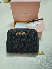 ミュウミュウ マテラッセ ロングウォレット ロゴ金具 ラウンドジップ