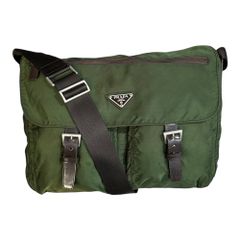 プラダ PRADA ナイロン メッセンジャーバッグ 三角ロゴ カーキ A4可