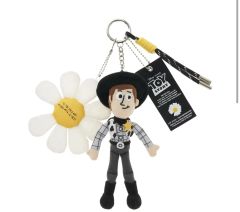 THEFIRSTFAN Gdragon 韓国 ウッディ TOY STORY - メルカリ