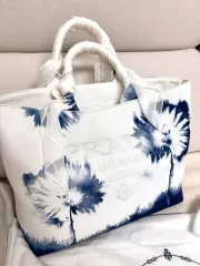 PRADA プラダ エンボス ロゴ フラワー トートバッグのサムネイル