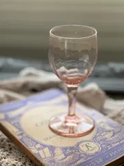 フランスVintage ピンクのリキュールグラス 食前酒 ピンクグラス ロザリングラス 1950年代 フラワーベース テーブルウェアのサムネイル