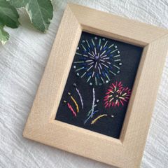 刺繍フレーム✳︎打ち上げ花火とにゃんこ - メルカリ