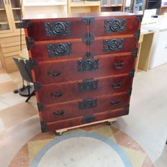 一点物 古い箪笥を活かした重厚なショップカウンター 店舗什器 一点物 古い箪笥を活かした重厚なショップカウンター 店舗什器 - メルカリ