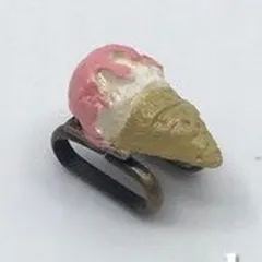 いちごソースがけアイスクリーム 小さな帯留め 夏 可愛い 和装小物 着物小物