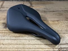 進*弘様 【極美品】Specialized パワーサドル プロ カーボン 真円