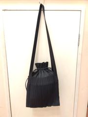 M17 プリーツプリーズ PLEATS PLEASE イッセイミヤケ プリーツ加工 肩