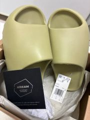 Yeezy Adidas イージー（アディダス コラボレーション） 「レジン