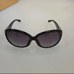 GUCCI サングラス ブラック ゴールド金具 - メルカリ
