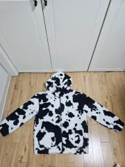 かわいい牛柄WHOジップアップ Lサイズのサムネイル