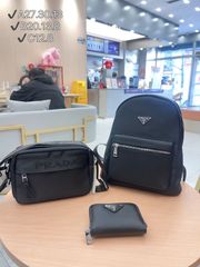 [오늘 특가] TOP New 2025 고품질 3 점 세트 - Prada 백팩 + Prada 카메라 가방 + 지갑 오늘 한정 특별 할인! [오늘 특가 | 신품 미사용품]
