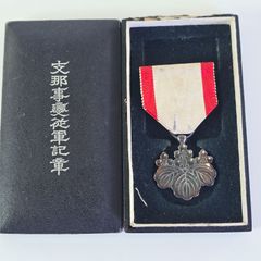 勲八等白色桐葉章 銀章 勲章 記章 旧日本軍 重さ約17g レトロ