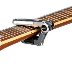 J staff スライド式のギターカポタスト  転調 ワンタッチ 瞬時に移動できる メカニカルローリングカポ QYKJ-HDL-S1 シルバー 1個入り サイレントスライド 折りたたみ可能