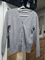 グレー色 Vネック カーディガン (新品/5万円)のサムネイル