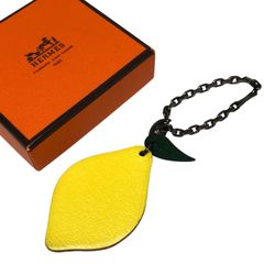 HERMES レモンキーホルダー HERMES レモンモチーフ レザー キーホルダー チャーム - メルカリ