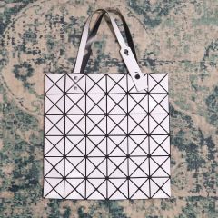 BAO BAO ISSEY MIYAKEトートバッグ シルバー プラチナムコフレ - メルカリ