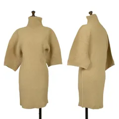 イッセイミヤケISSEY MIYAKE バイアスプリーツハイネックチュニック ベージュMのサムネイル