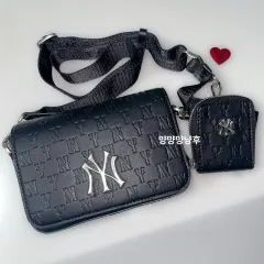 *廃盤* MLB モノグラム フーディーバッグ NY ブラック / クロス ミニバッグのサムネイル