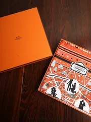 エルメス スカーフ カレ55 パリの恋人達 SILK100%  箱（汚れ）冊子 カード（2022年）のサムネイル