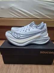 Saucony サッカニー エンドルフィン プロ5 ランニングシューズ 265mmのサムネイル