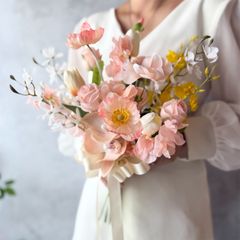 【美品・大特価】優しいコーラルカラーブーケ　結婚式　前撮り　ブートニア付き 美品・大特価】優しいコーラルカラーブーケ 結婚式 前撮り ブートニア
